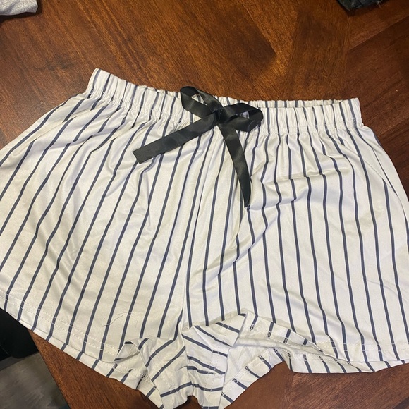 Shorts PJ Set- Medium - Picture 3 of 4